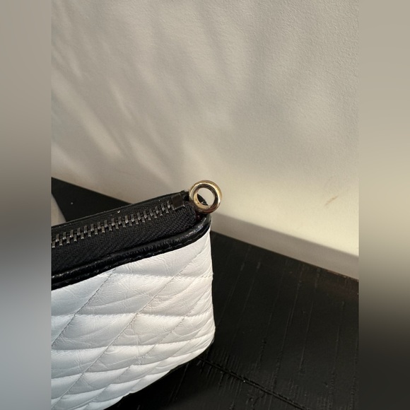 Chanel Gabrielle O Case Clutch Aged Calfskin - Picture 4 of 10